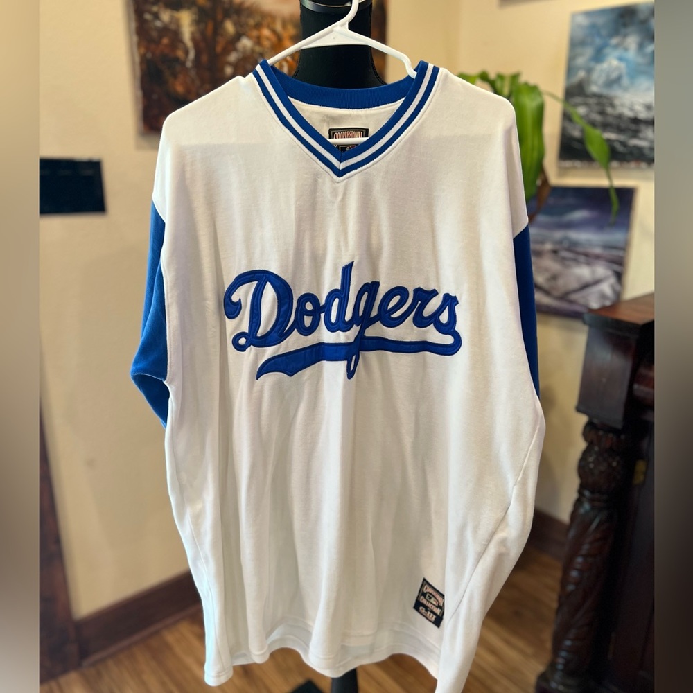 Cooperstown Collection Brooklyn Dodgers v-neck side large in GUC